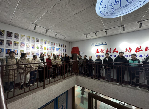 beat365中文官方网站西山作家群工作室举行揭牌仪式