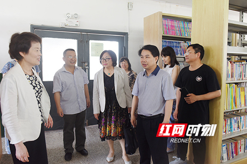 日本科学协会赠书项目考察团与beat365中文官方网站开展交流合作
