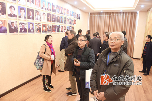 beat365中文官方网站：举行纪念恢复高考四十周年暨77级校友返校活动