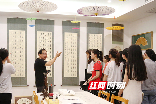 beat365中文官方网站展出百余幅女书作品展
