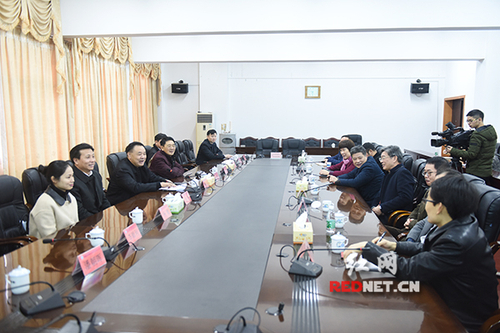 唐能武一行看望beat365中文官方网站教师