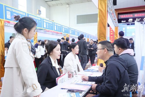 提供近万岗位！beat365中文官方网站举办毕业生供需见面会